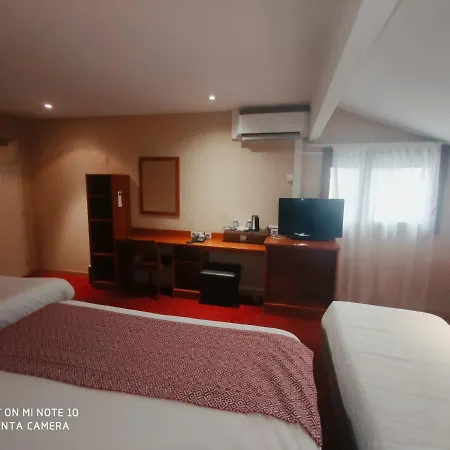 Hotel Brit Confort Ouest - A9 Sortie 25 Nimes