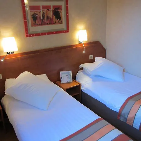 Brit Confort Ouest - A9 Sortie 25 Отель 3*