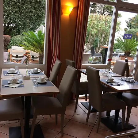 Kyriad Ouest A9 Nîmes