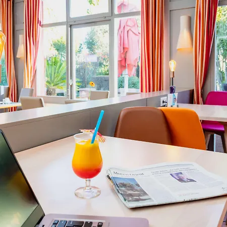 Brit Confort Ouest - A9 Sortie 25 Отель 3*