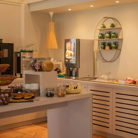 Kyriad Ouest A9 Hotel Nîmes