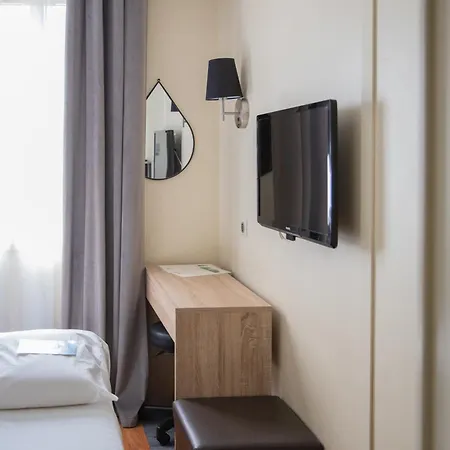 Kyriad Ouest A9 Hotel Nîmes