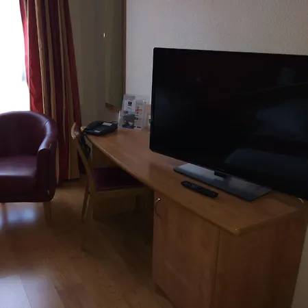 Brit Confort Ouest - A9 Sortie 25 3* Nimes