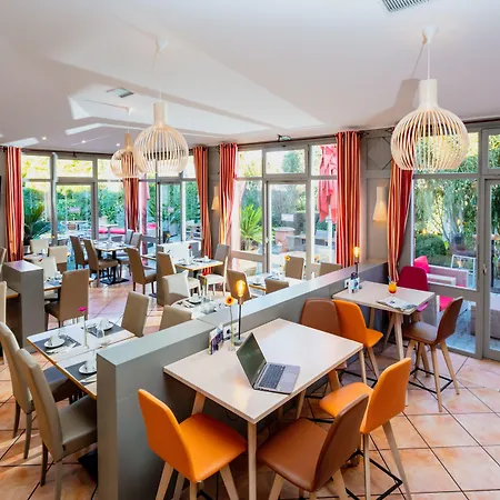 Brit Confort Ouest - A9 Sortie 25 Hotel