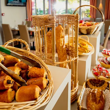 Hotel Brit Confort Ouest - A9 Sortie 25