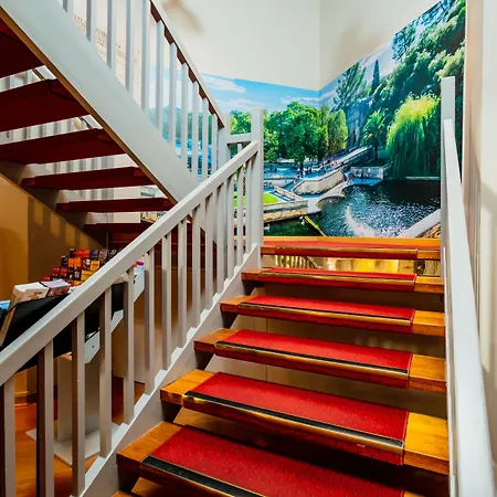 Hotel Brit Confort Ouest - A9 Sortie 25 Nimes