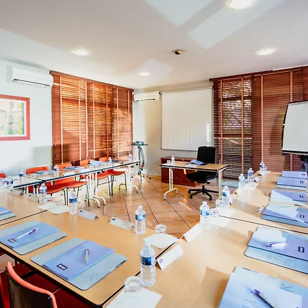 Brit Confort Ouest - A9 Sortie 25 Hotel 3*