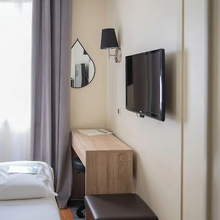 Brit Confort Ouest - A9 Sortie 25 Hotel Nimes