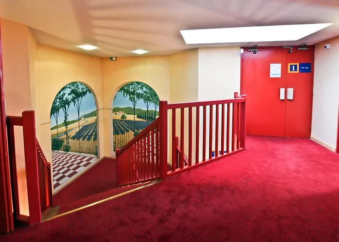 Kyriad Ouest A9 Hotel 3*