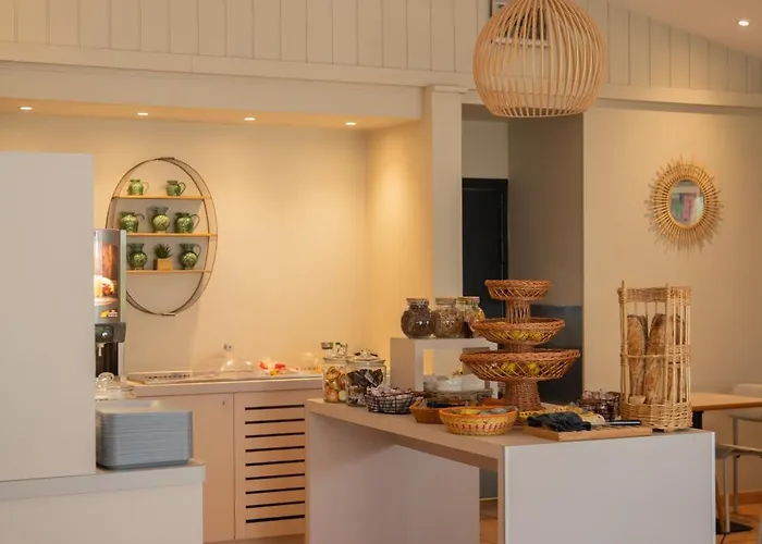 Hotel Kyriad Ouest A9 3*