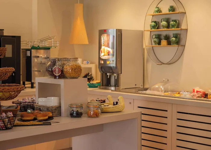 Kyriad Ouest A9 Hotel