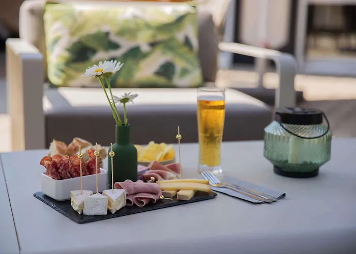 Kyriad Ouest A9 Hotel 3*